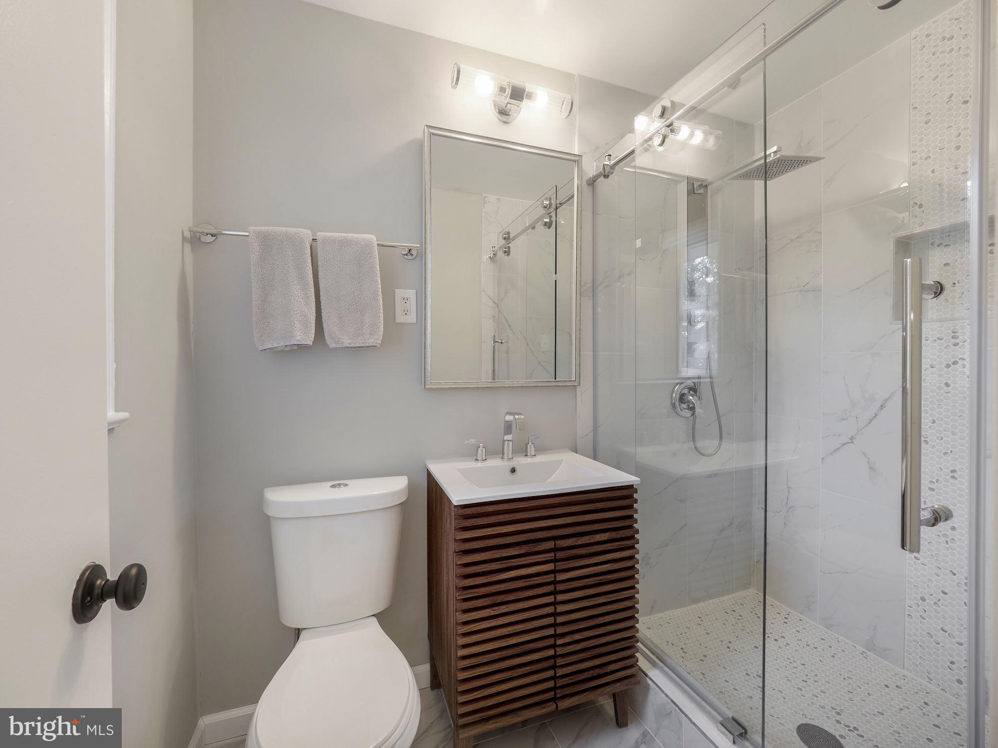5601 Knollwood Road Bethesda, MD 20816 - Photo 12 of 27 Owner's en-suite bath