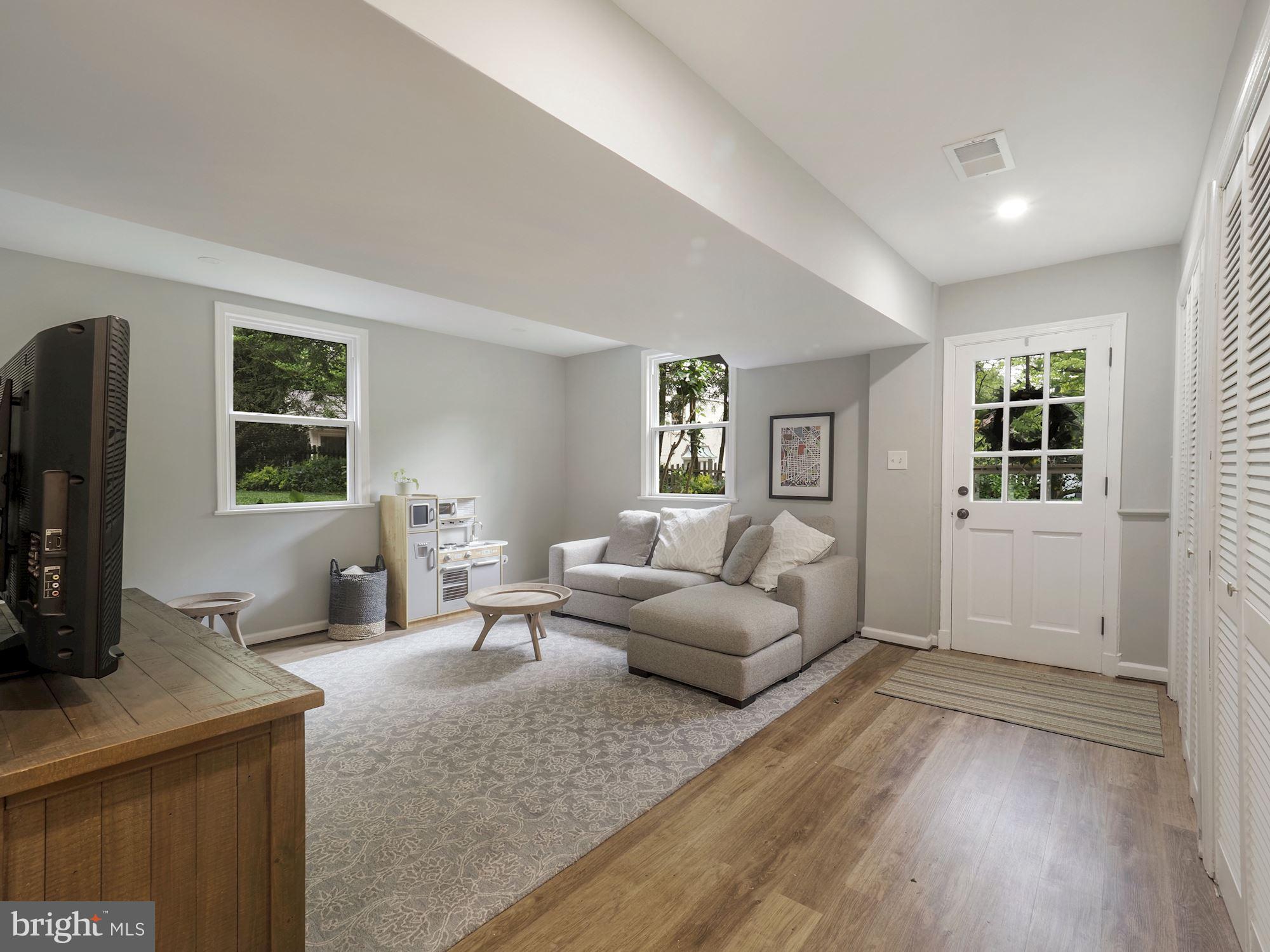 5601 Knollwood Road Bethesda, MD 20816 - Photo 18 of 27 Family room has access to the yard