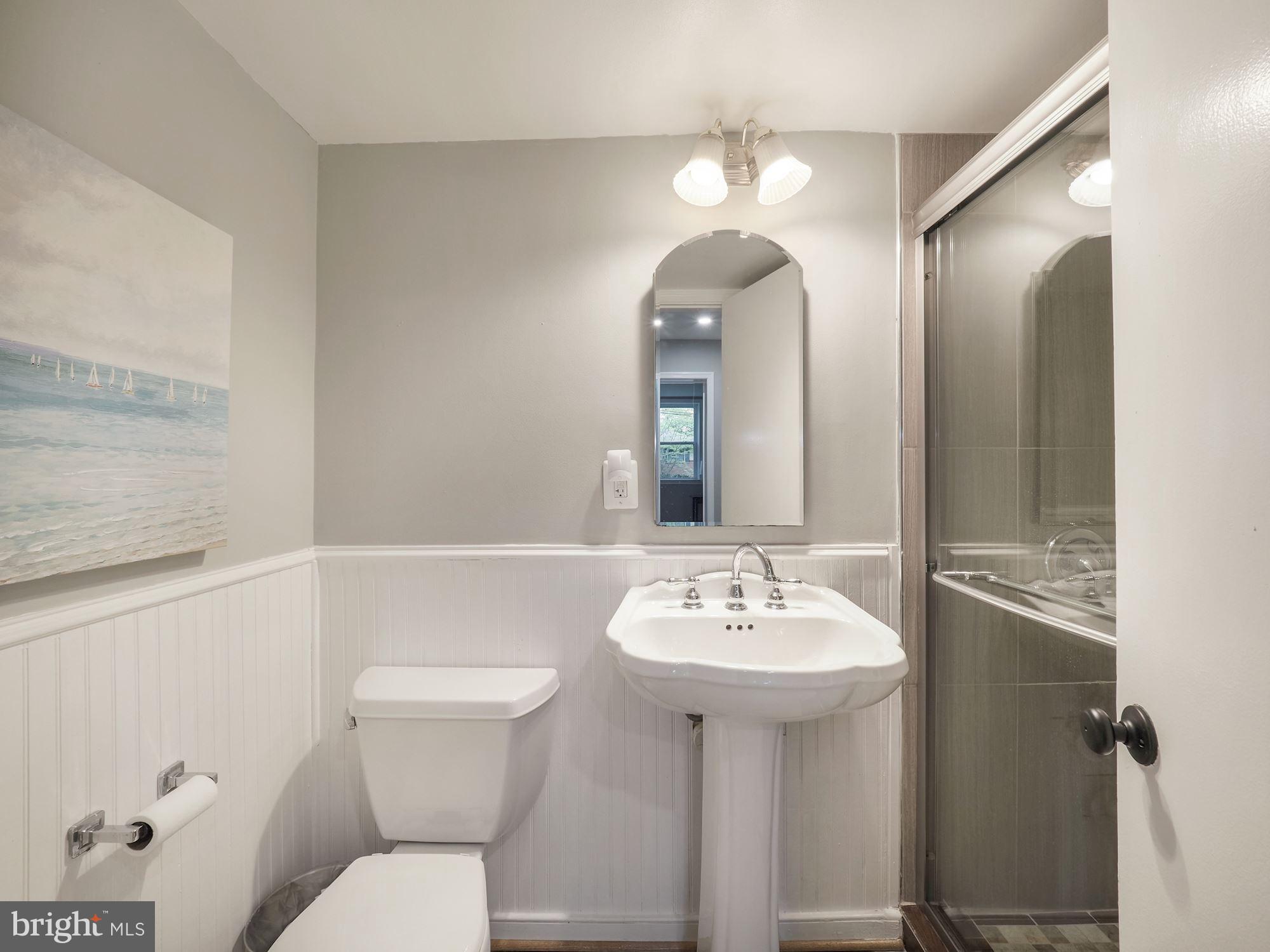 5601 Knollwood Road Bethesda, MD 20816 - Photo 20 of 27 3rd full bath serves 4th BR & is renovated