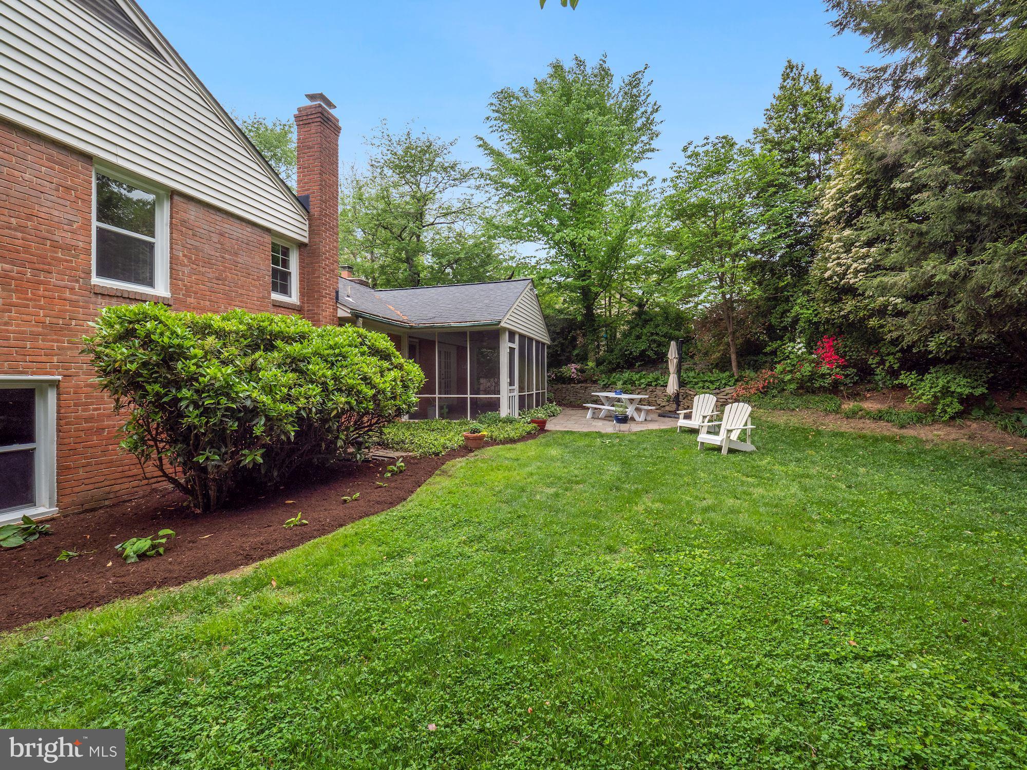 5601 Knollwood Road Bethesda, MD 20816 - Photo 26 of 27 Private back yard