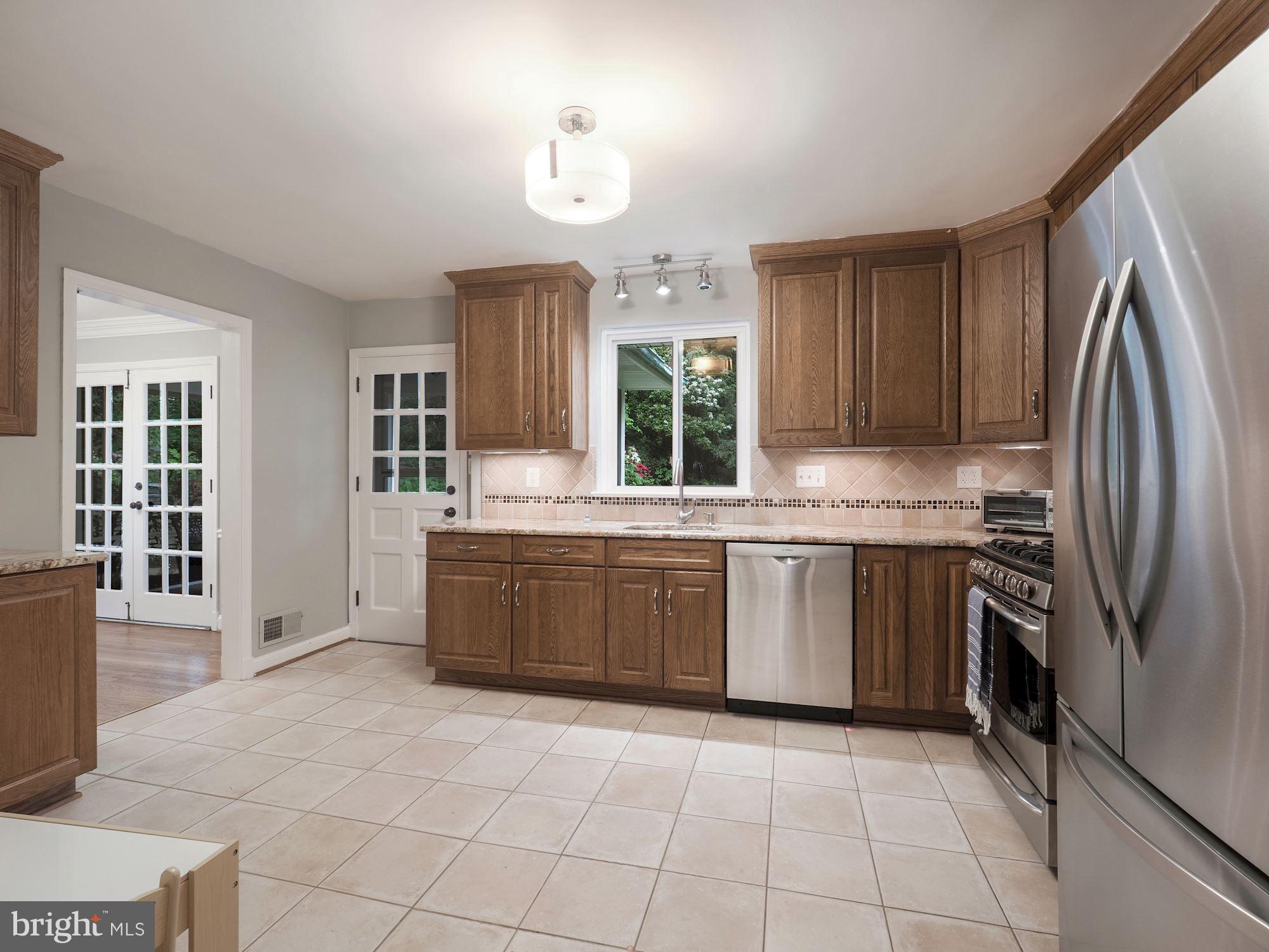 5601 Knollwood Road Bethesda, MD 20816 - Photo 7 of 27 Spacious table-space kitchen