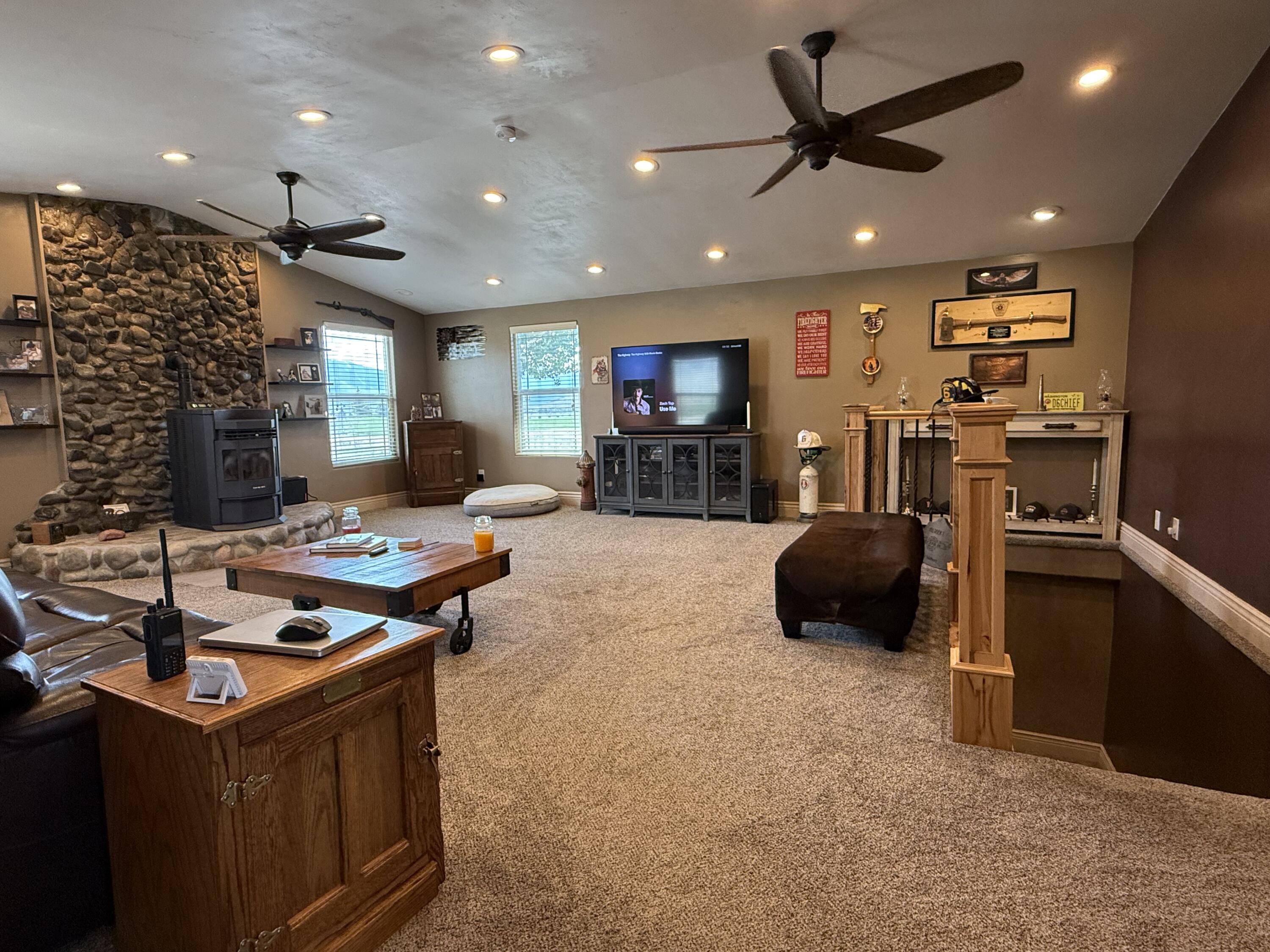 4133 Highway 93 Mackay, ID 83251 - Photo 5 of 41 Inside - Living room upstairs