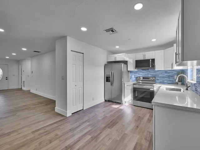 $425,000 | 1549 West 19th Street, Riviera Beach, FL 33404