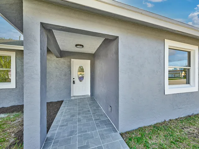 $425,000 | 1549 West 19th Street, Riviera Beach, FL 33404