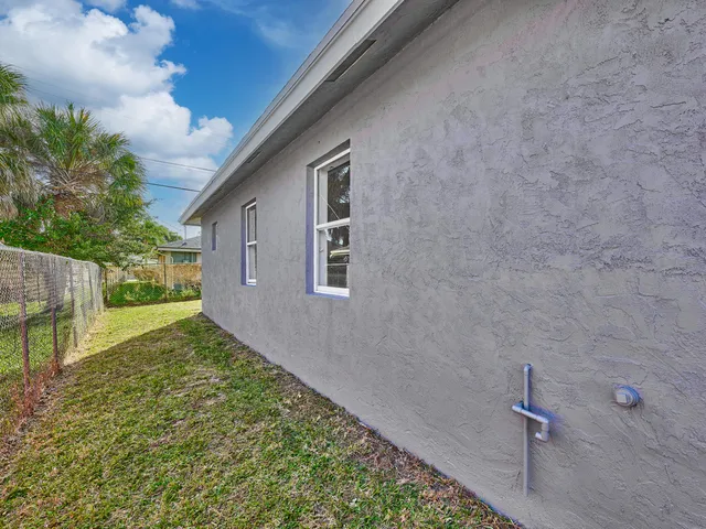 $425,000 | 1549 West 19th Street, Riviera Beach, FL 33404