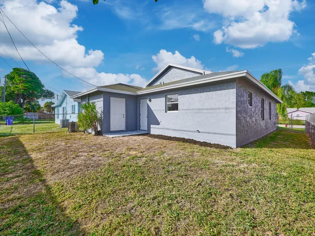 $425,000 | 1549 West 19th Street, Riviera Beach, FL 33404