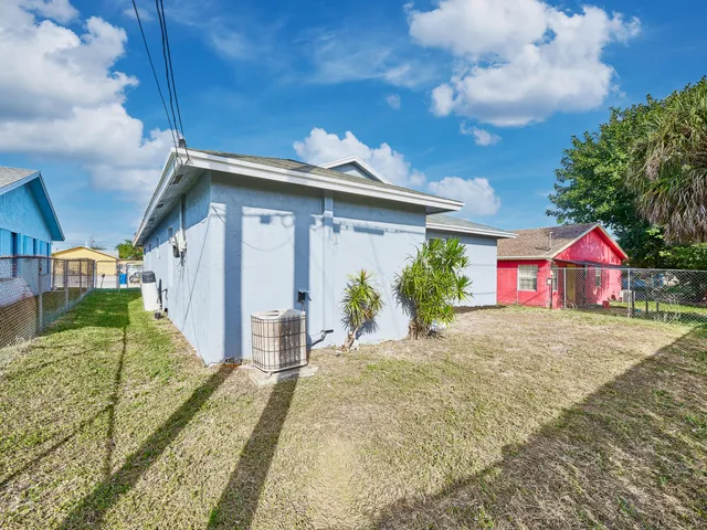 $425,000 | 1549 West 19th Street, Riviera Beach, FL 33404