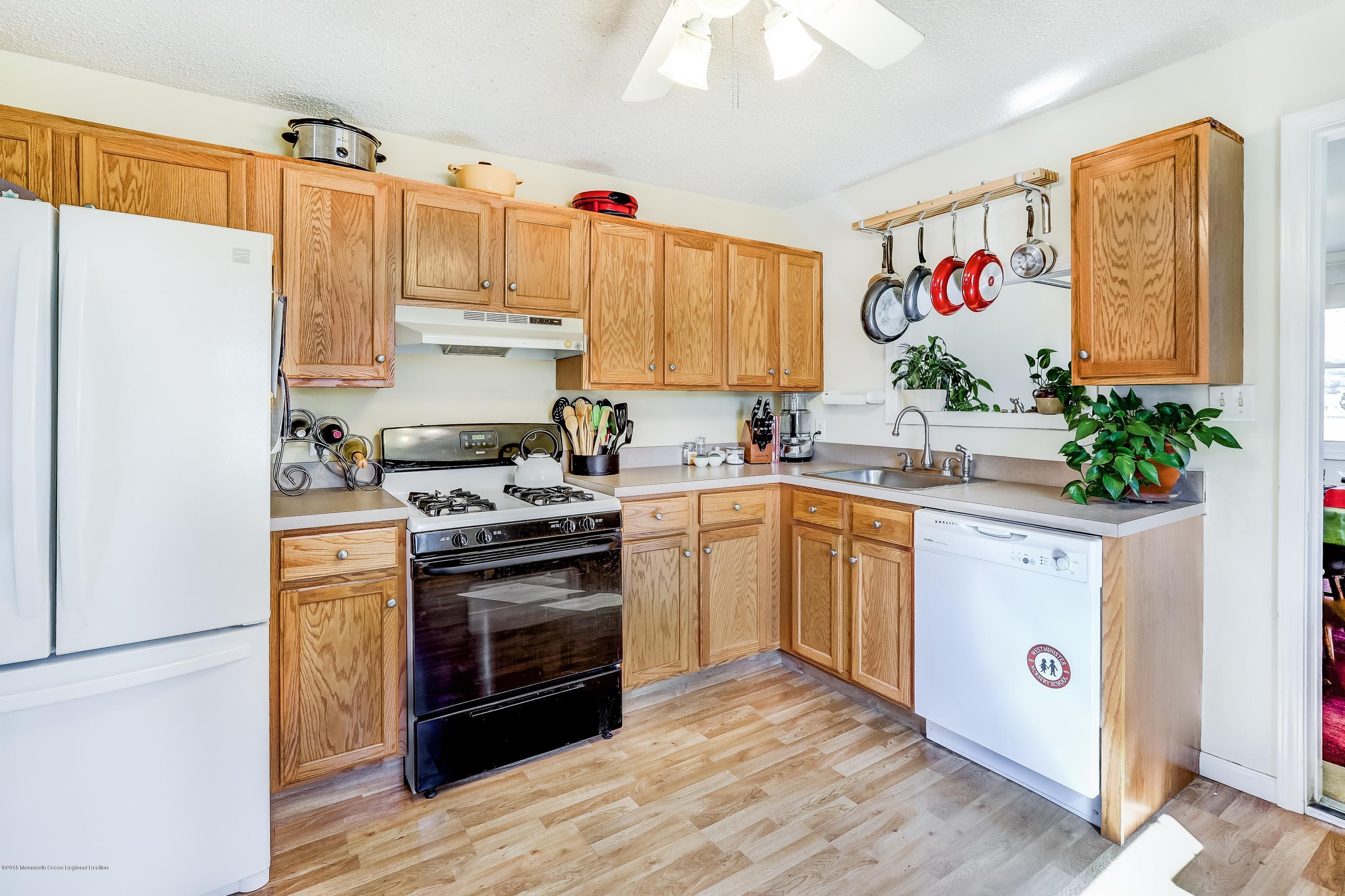 519 Bash Road Toms River, NJ 08753 - Photo 8 of 25 008_Kitchen