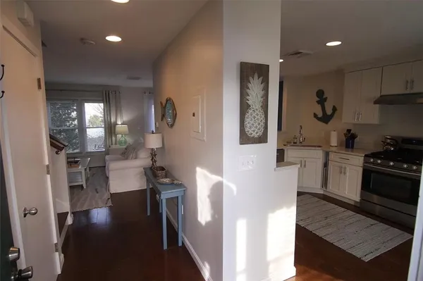 $3,300 | 70 Houston Avenue, Unit 70, Newport, RI 02840