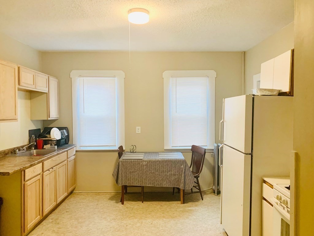 432 Sumner Avenue Springfield, MA 01108 - Photo 4 of 11 Gallery Image 4