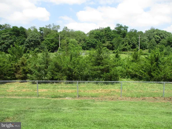 a view of a tennis court