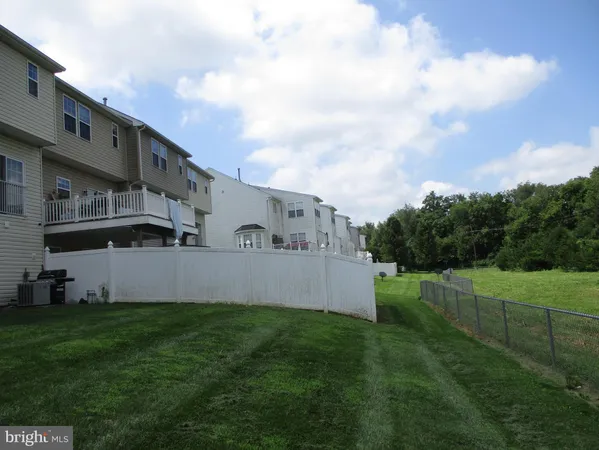 a view of an house with backyard and garden