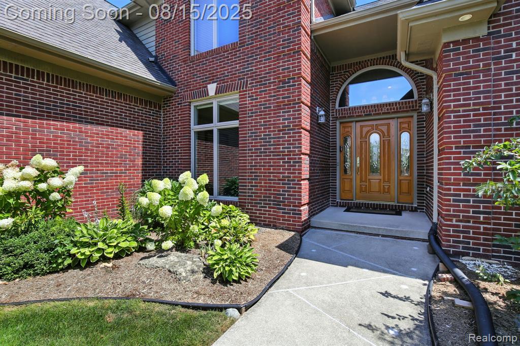 4611 Dunbar Court Rochester, MI 48306 - Photo 2 of 41 Gallery Image 2