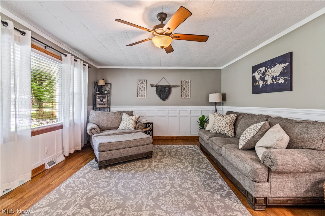 3245 Brenner Road Barberton, OH 44203 - Photo 5 of 30 Living room