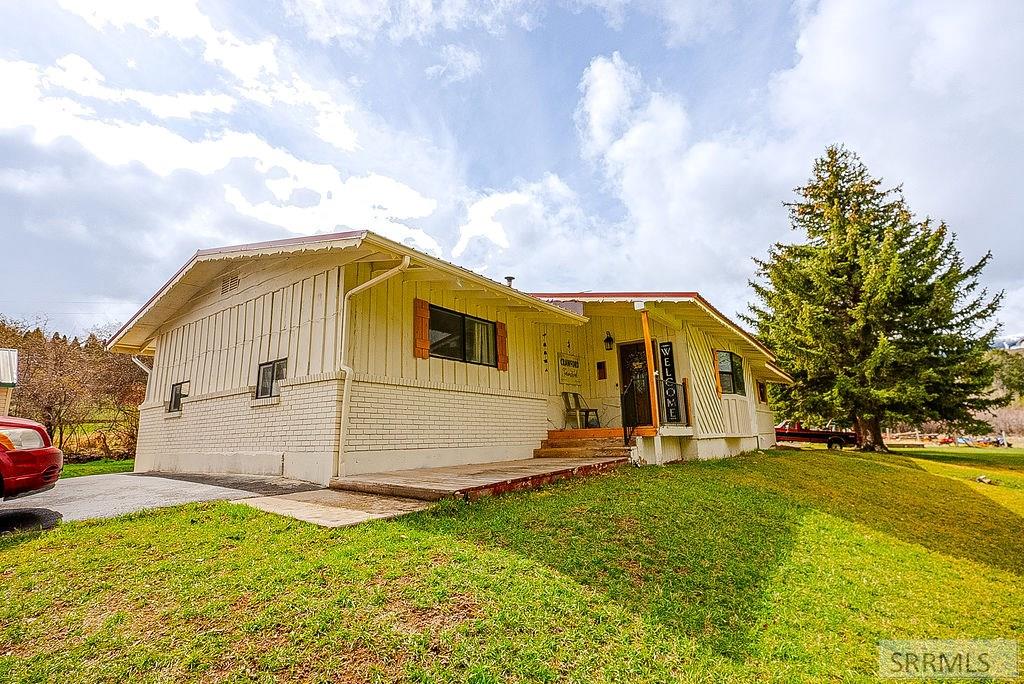 16 Old Oregon Road Soda Springs, ID 83276 - Photo 2 of 33