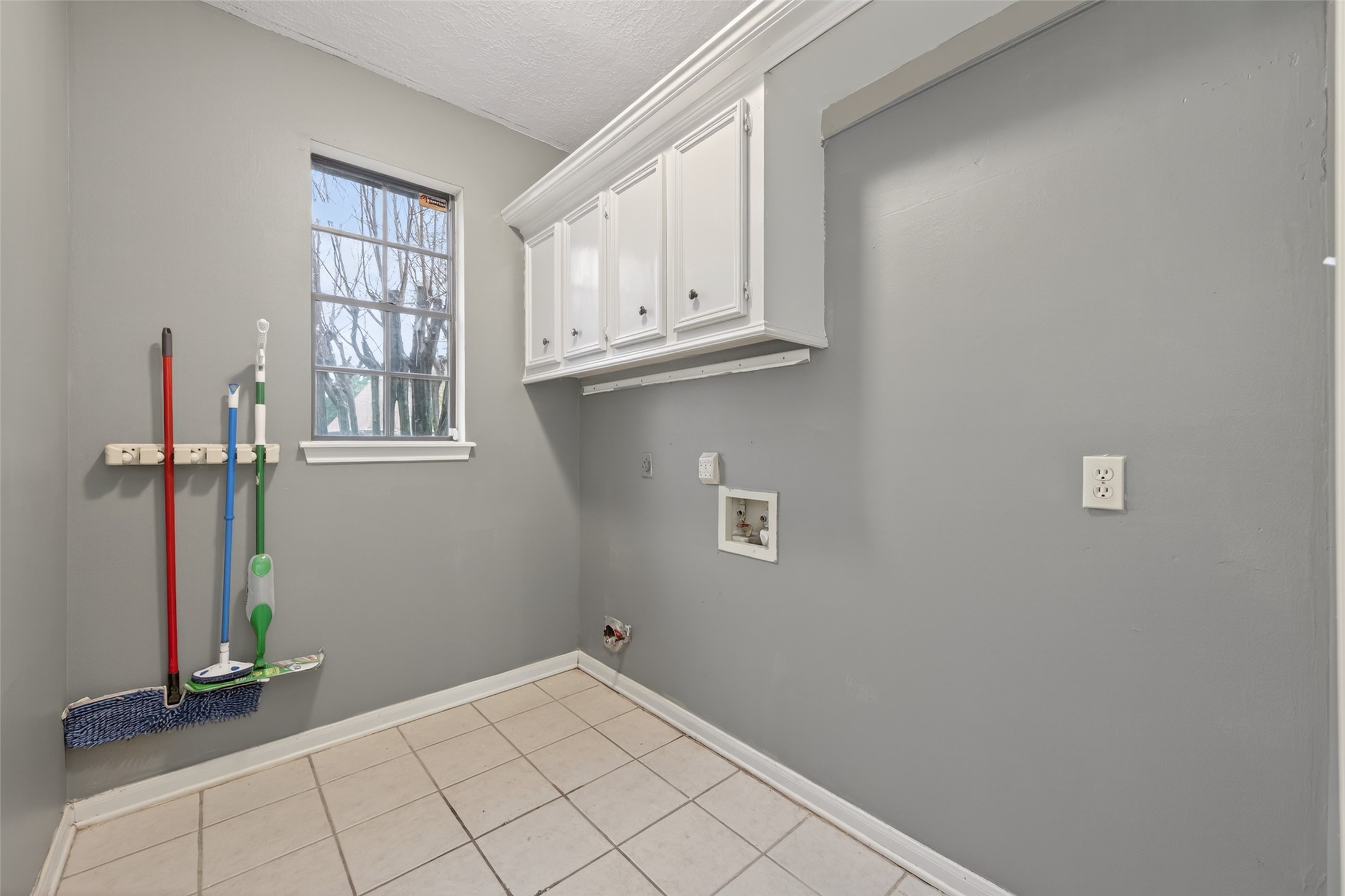 8027 Danette Court Spring, TX 77379 - Photo 16 of 34 Laundry room
