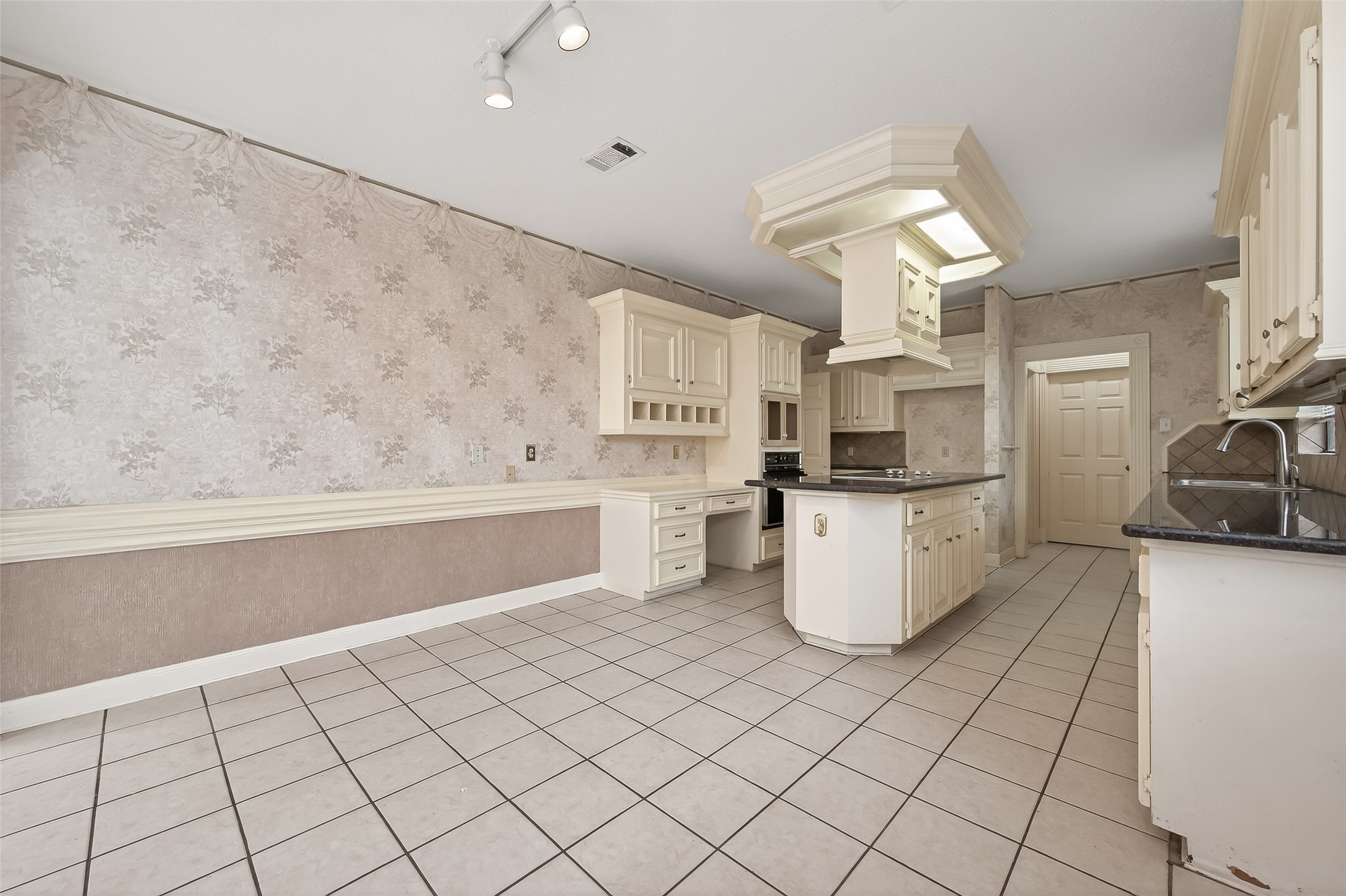 8027 Danette Court Spring, TX 77379 - Photo 5 of 34