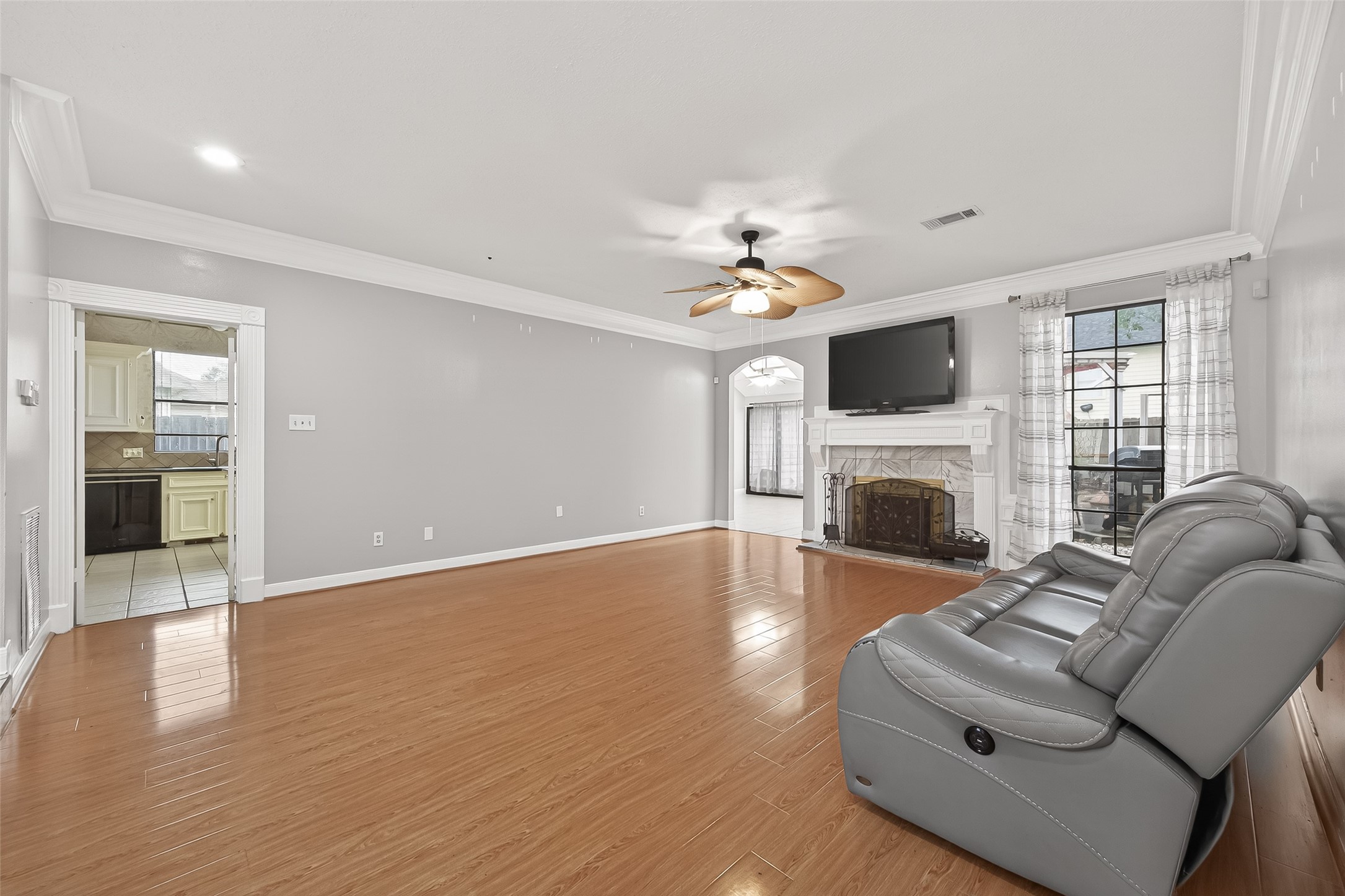 8027 Danette Court Spring, TX 77379 - Photo 9 of 34 Living/ family room