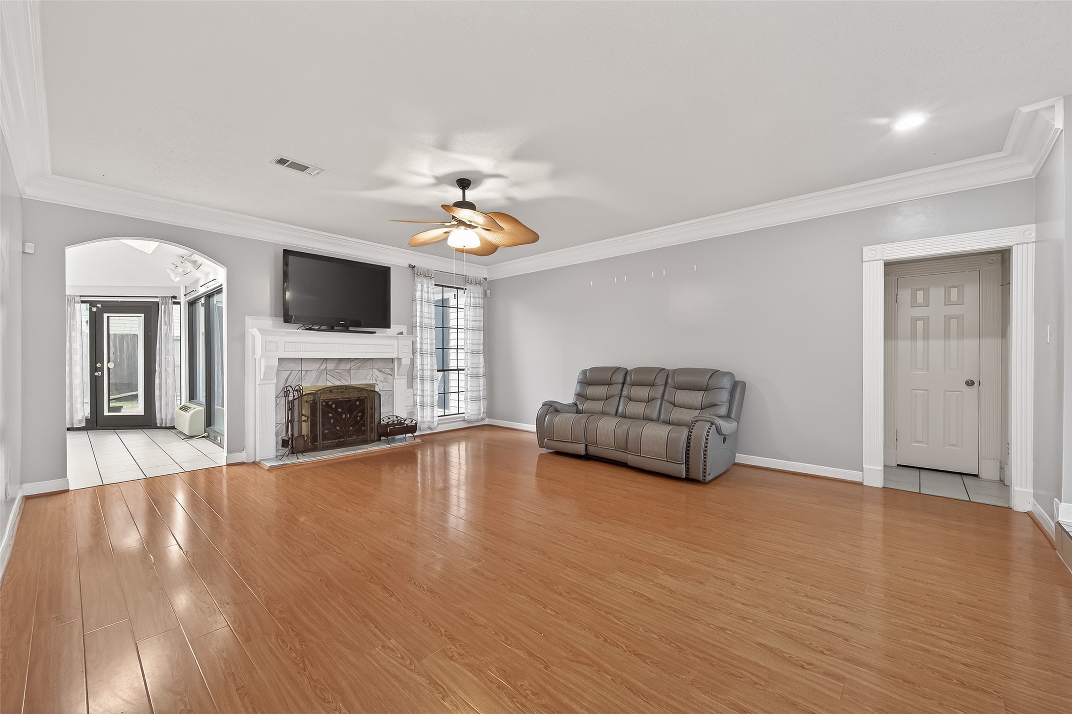 8027 Danette Court Spring, TX 77379 - Photo 10 of 34 Living/ family room