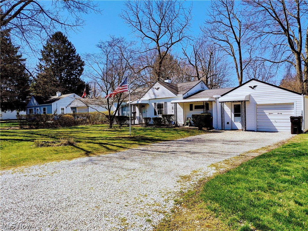 1870 Benjamin Road Madison, OH 44057 - Photo 3 of 30 Single story home featuring a front lawn and a garage