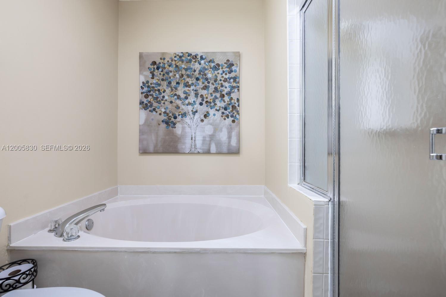 5861 South Sable Circle Margate, FL 33063 - Photo 19 of 56 a bathroom with a bathtub