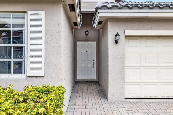 $589,900 | 5861 South Sable Circle, Margate, FL 33063