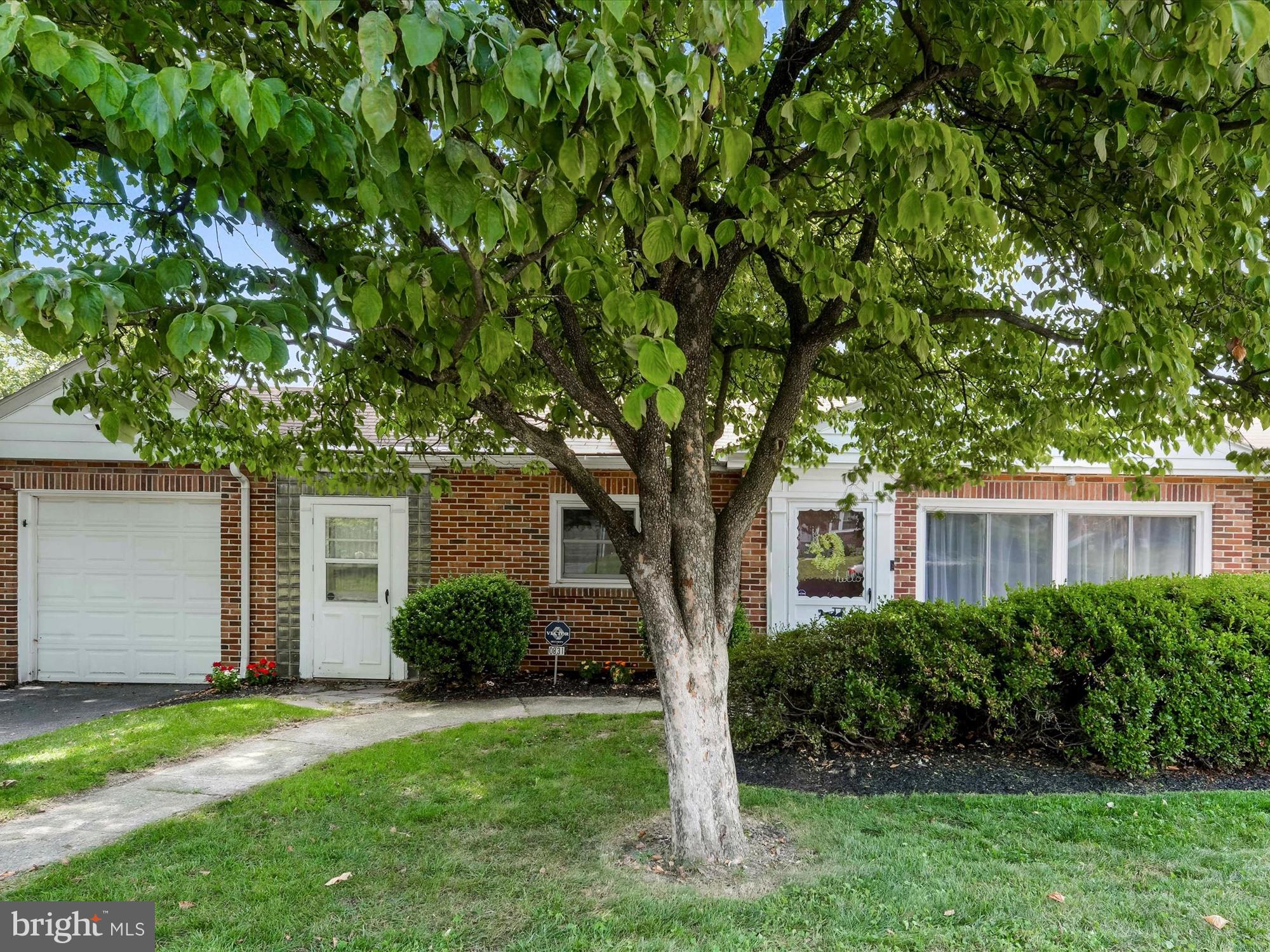 831 Clearmount Road York, PA 17403 - Photo 3 of 33 Gallery Image 3
