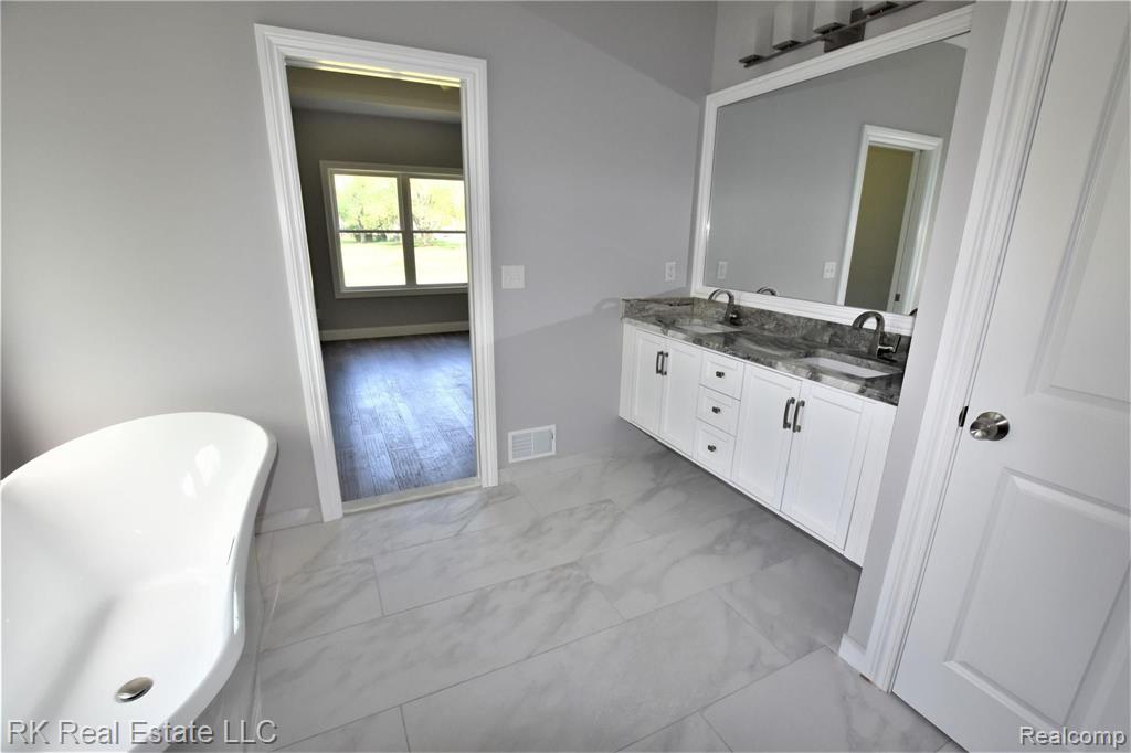 58635 Lind Road Washington, MI 48094 - Photo 16 of 23