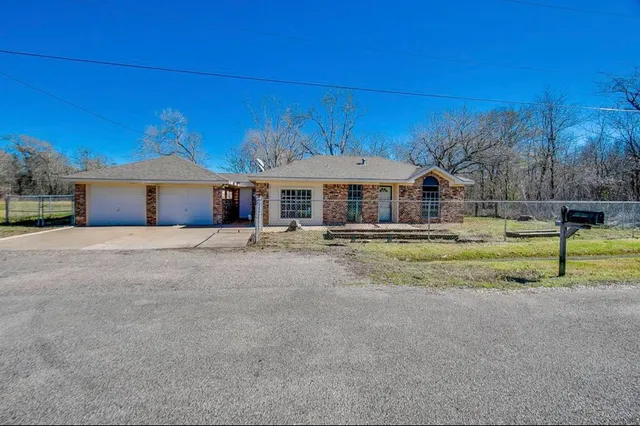 $1,700 | 19135 County Road 520A, Brazoria, TX 77422