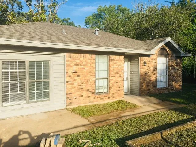 $1,700 | 19135 County Road 520A, Brazoria, TX 77422