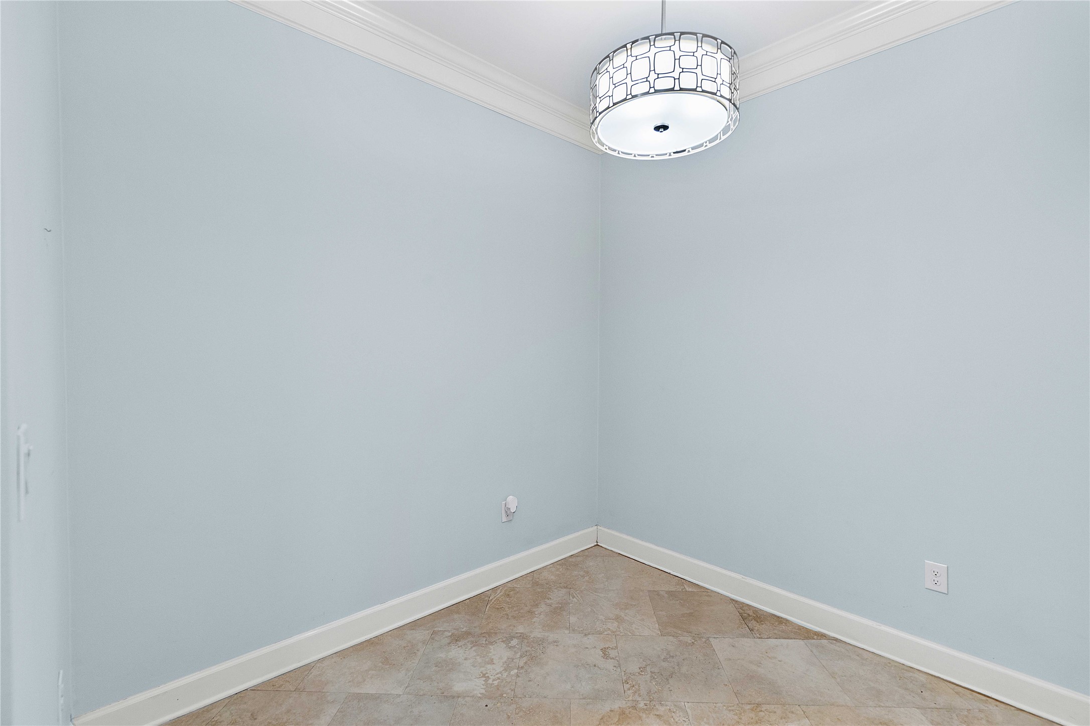 2802 Morrison Street, Unit 106 Houston, TX 77009 - Photo 22 of 35 Flex room with closet.