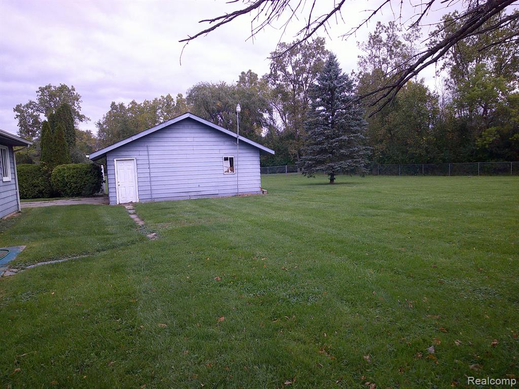 5044 North Linden Road Flint, MI 48504 - Photo 7 of 22