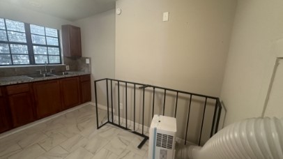 425 Hawthorne Street, Unit 12 Houston, TX 77006 - Photo 6 of 6 a view of a hallway with windows