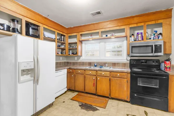 $130,000 | 3934 State Rd S-8-52, St. Stephen, SC 29479