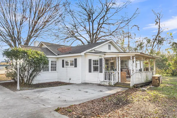 $130,000 | 3934 State Rd S-8-52, St. Stephen, SC 29479