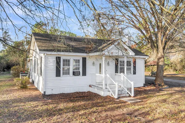 $130,000 | 3934 State Rd S-8-52, St. Stephen, SC 29479