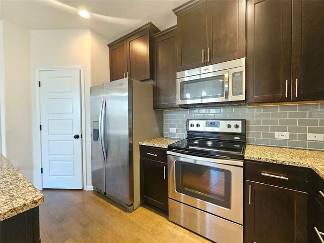 a view of empty room with window