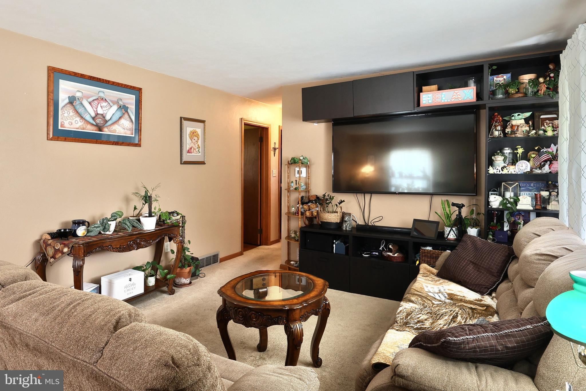 430 Black Rock Road Hanover, PA 17331 - Photo 5 of 37 Living Room