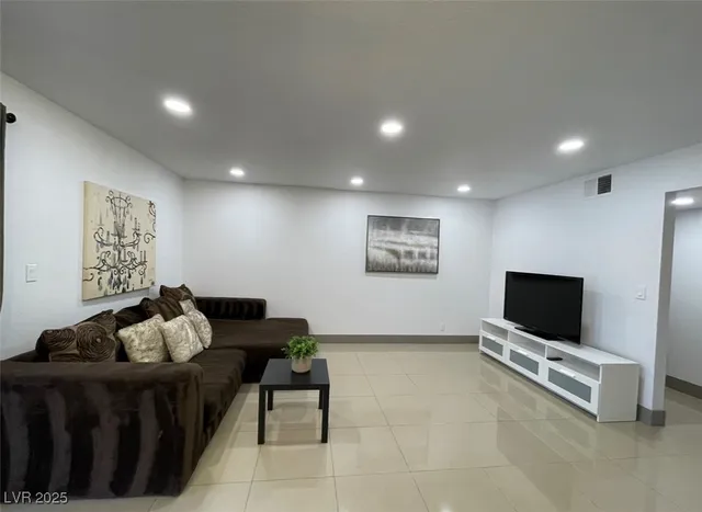 $1,350 | 5260 Indian River Drive, Unit 249, Las Vegas, NV 89103