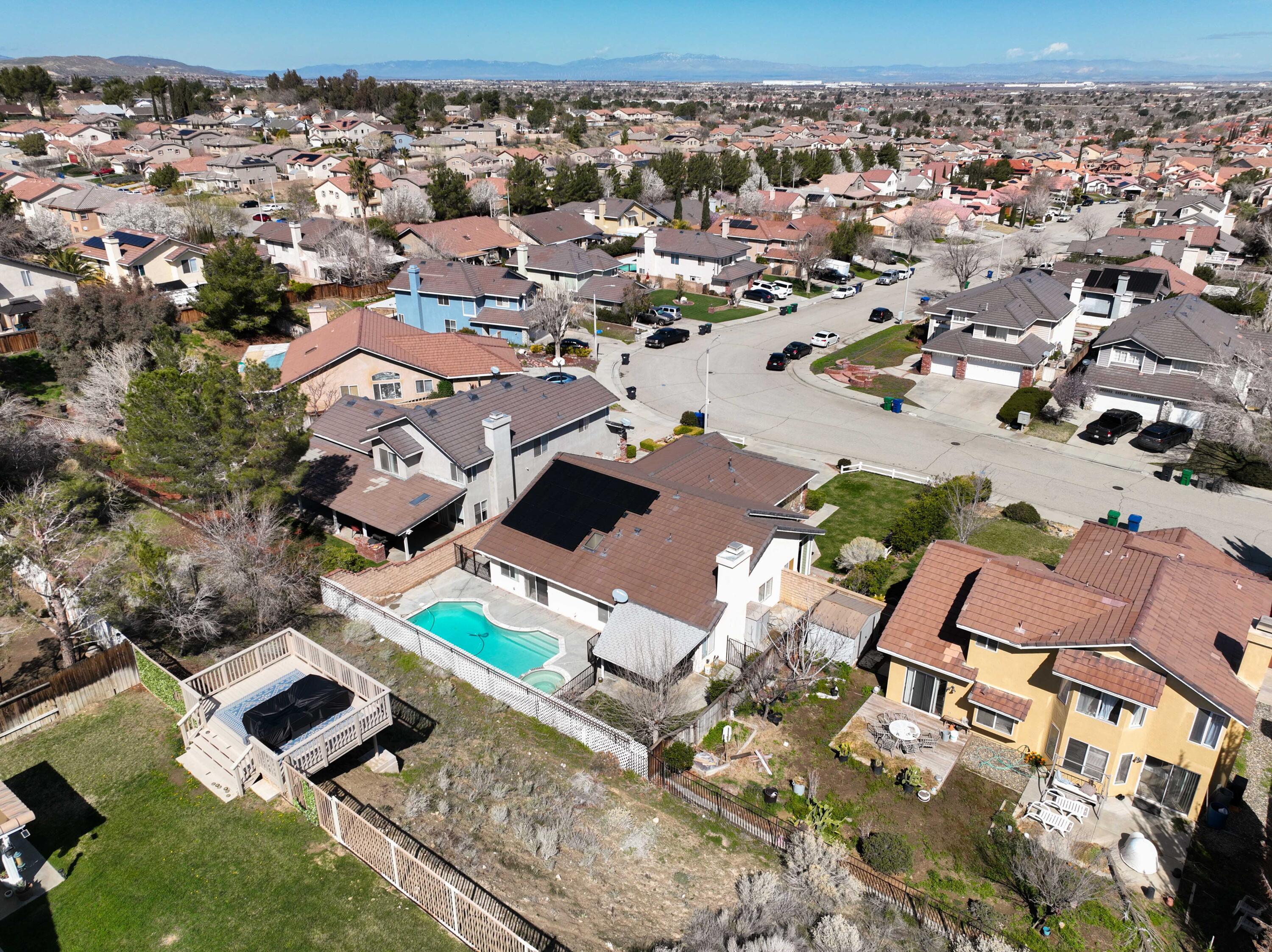 3030 Quarry Road Palmdale, CA 93550 - Photo 44 of 46 an aerial view of multiple houses with yard
