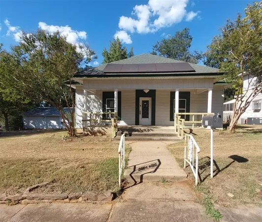 $74,000 | 307 East Lowery Street, Hugo, OK 74743