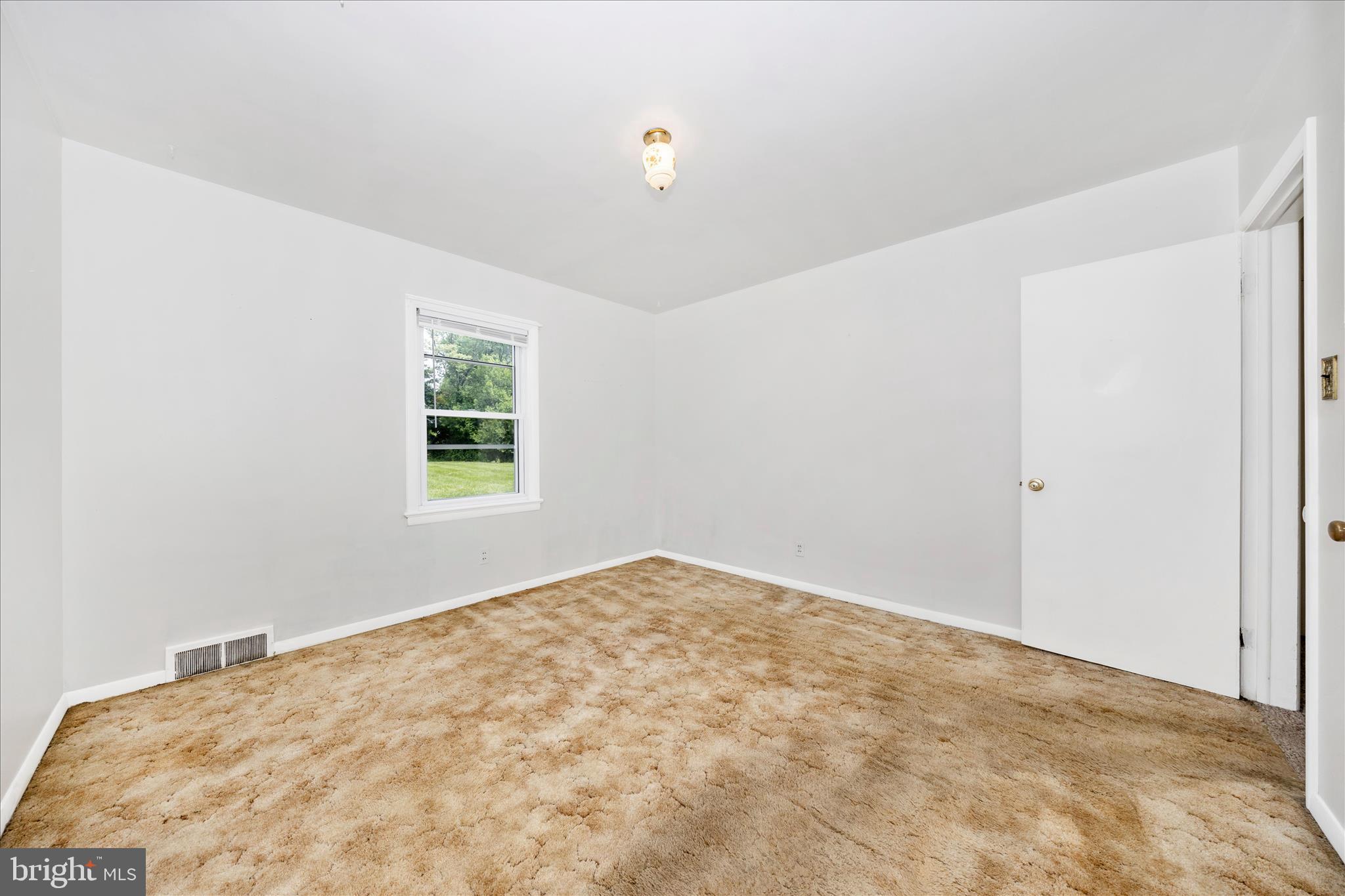 17534 Lincolnshire Road Hagerstown, MD 21740 - Photo 25 of 50 Bedroom 3