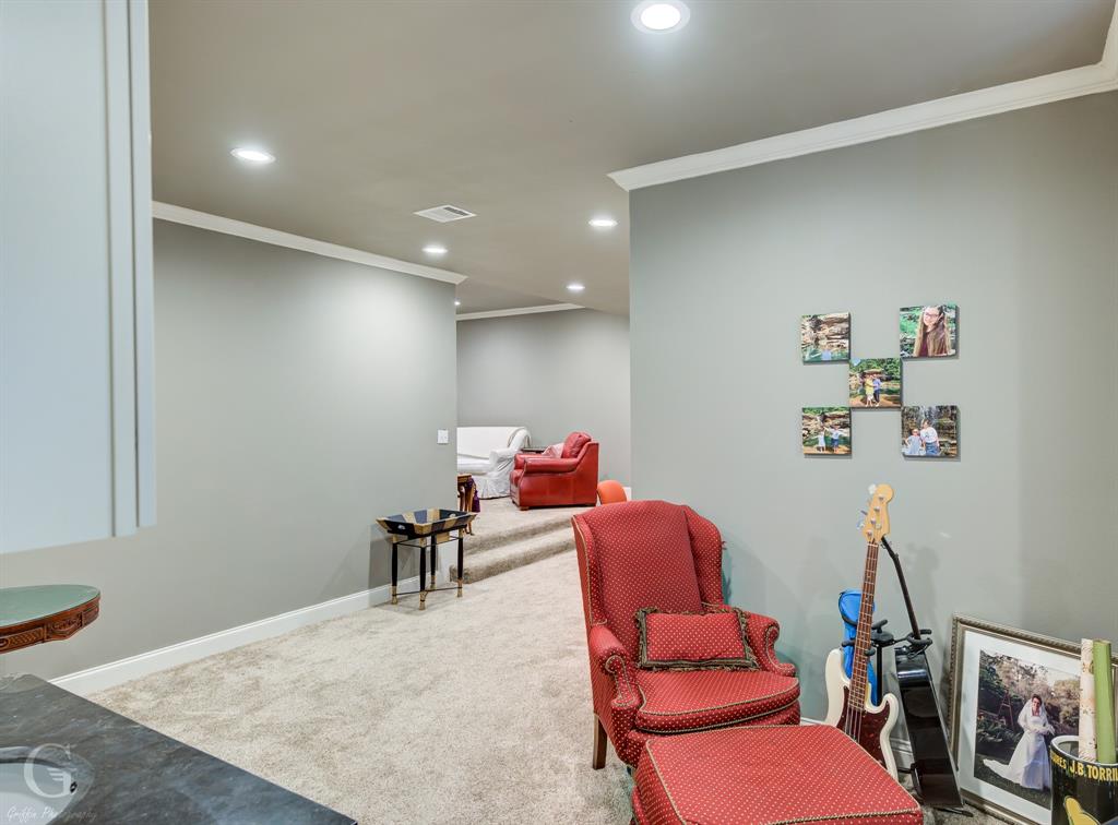 7453 Shirley Francis Road Shreveport, LA 71129 - Photo 22 of 30 a living room with furniture