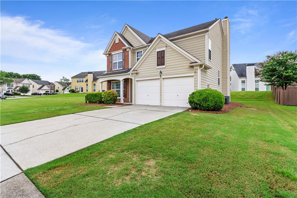 a view of a front of house with a yard