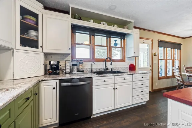 $850,000 | 7135 East Hiawatha Heights, Leavenworth, IN 47137