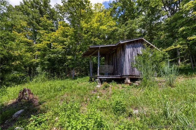 $850,000 | 7135 East Hiawatha Heights, Leavenworth, IN 47137