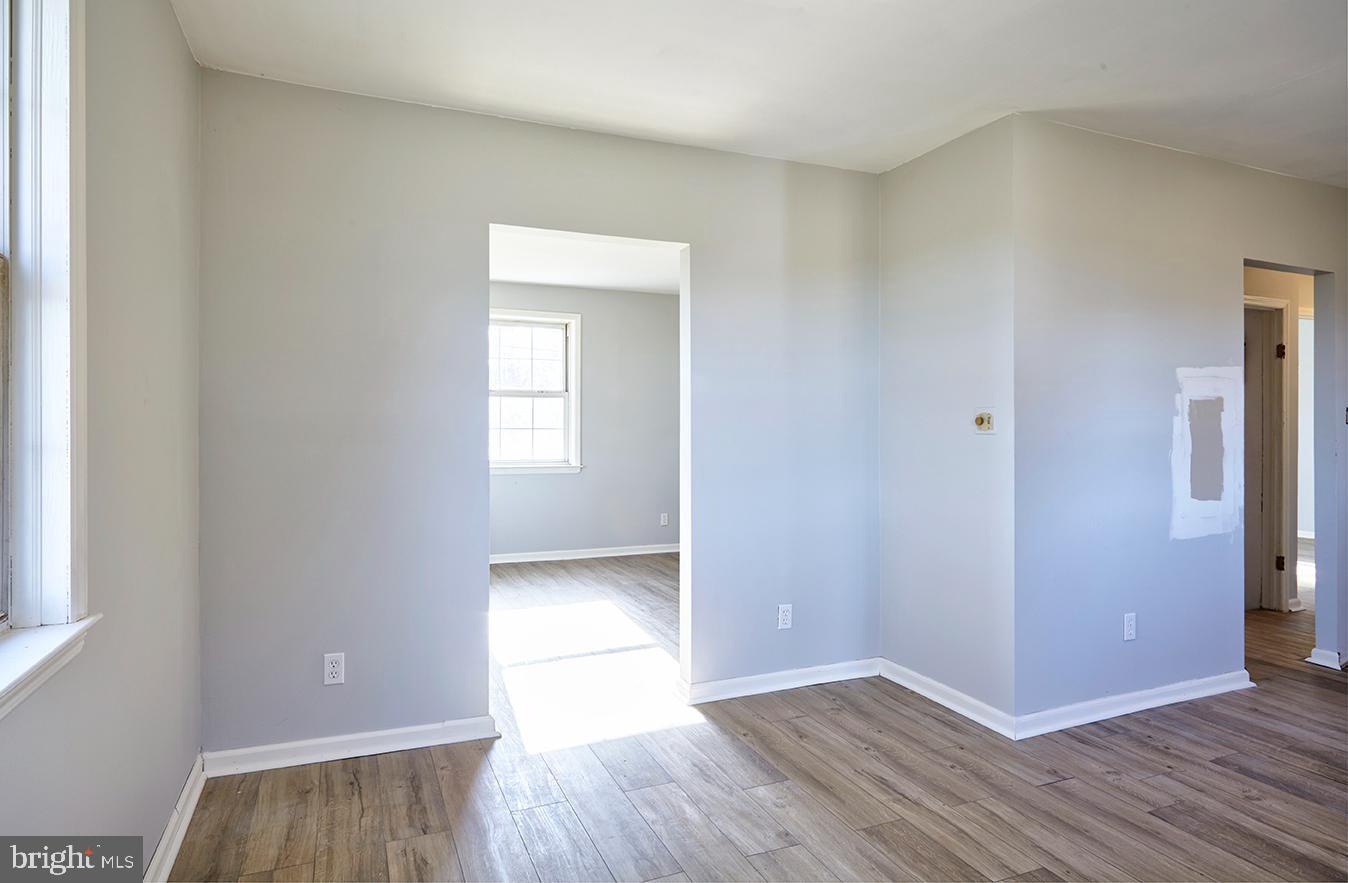 1403 Monmouth Road Mount Holly, NJ 08060 - Photo 14 of 30 Living Room