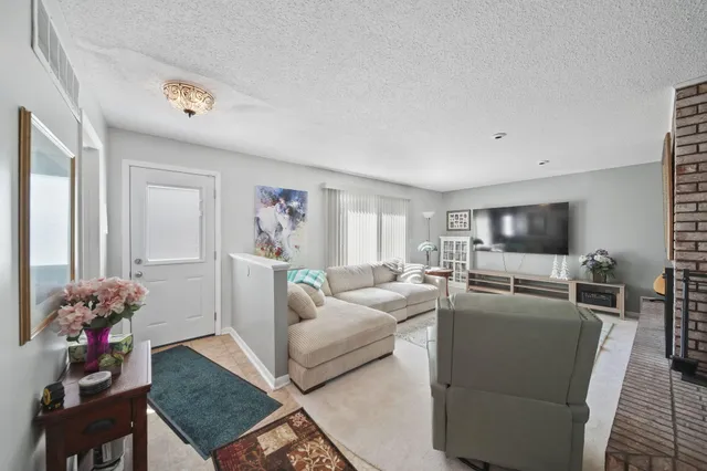 $379,900 | 7165 Clinton Road, Jackson, MI 49201