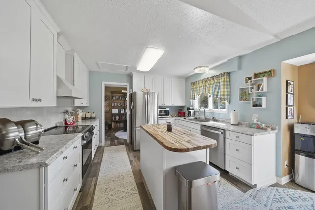 $379,900 | 7165 Clinton Road, Jackson, MI 49201