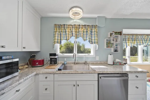 $379,900 | 7165 Clinton Road, Jackson, MI 49201